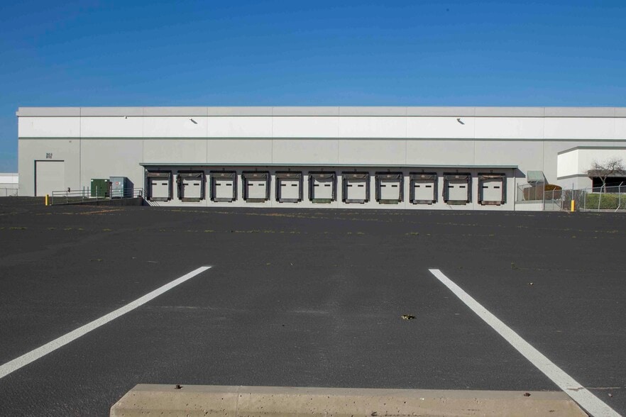 3643 Finch Rd, Modesto, CA for lease - Building Photo - Image 3 of 5