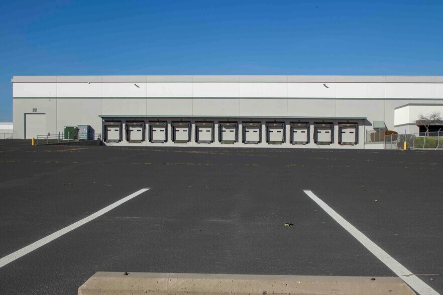 3643 Finch Rd, Modesto, CA à louer - Photo du bâtiment - Image 3 de 5