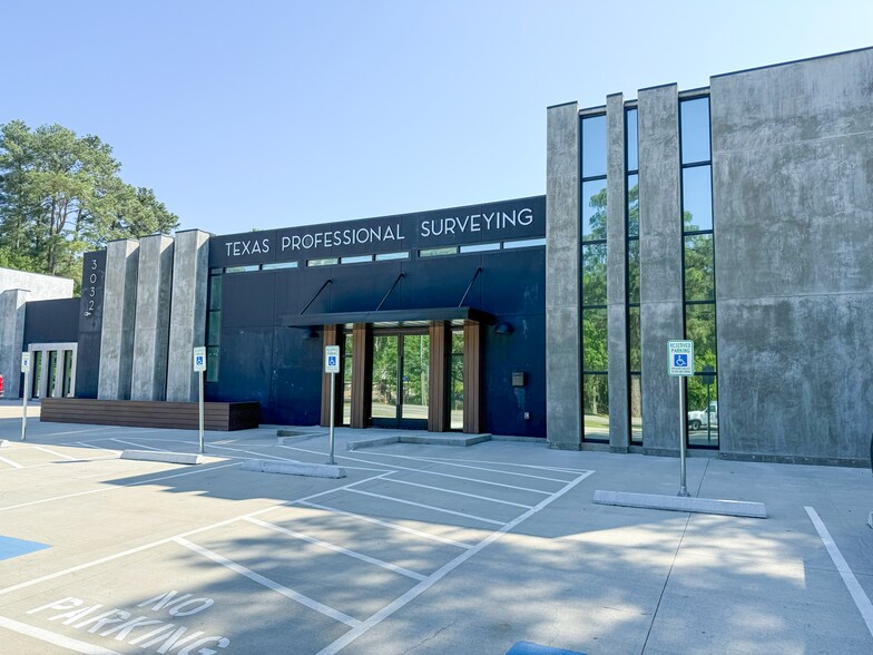 3032 N Frazier St, Conroe, TX à louer - Photo du bâtiment - Image 2 de 13