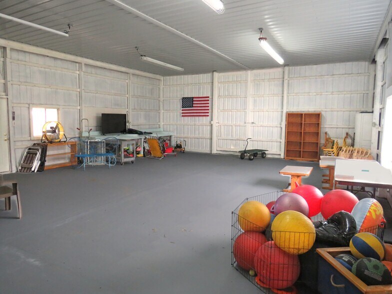 8622 Dixie Hwy, Fair Haven, MI à vendre - Photo du bâtiment - Image 3 de 18