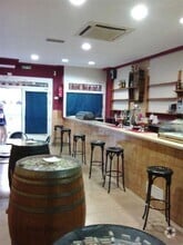 Retail in Cuenca, Cuenca for lease Interior Photo- Image 2 of 15