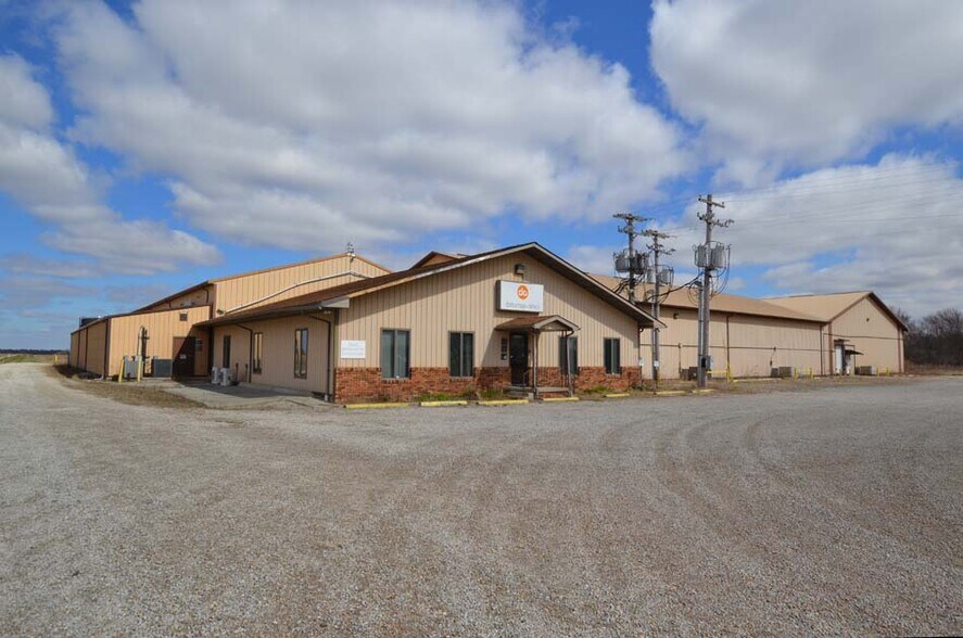 7656 E 700th Ave, Robinson, IL à louer - Photo du bâtiment - Image 1 de 22