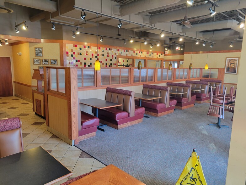 1504-1512 S Church St, Watertown, WI for lease - Interior Photo - Image 3 of 6