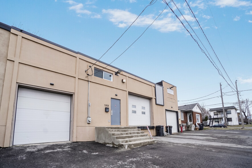 1335 Boul Sainte-Foy, Longueuil, QC à vendre - Photo principale - Image 1 de 12