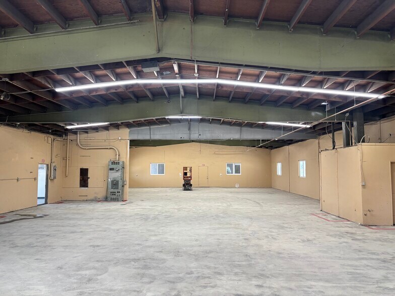 1021 W Kirkwall Rd, Azusa, CA à louer - Photo du bâtiment - Image 2 de 3