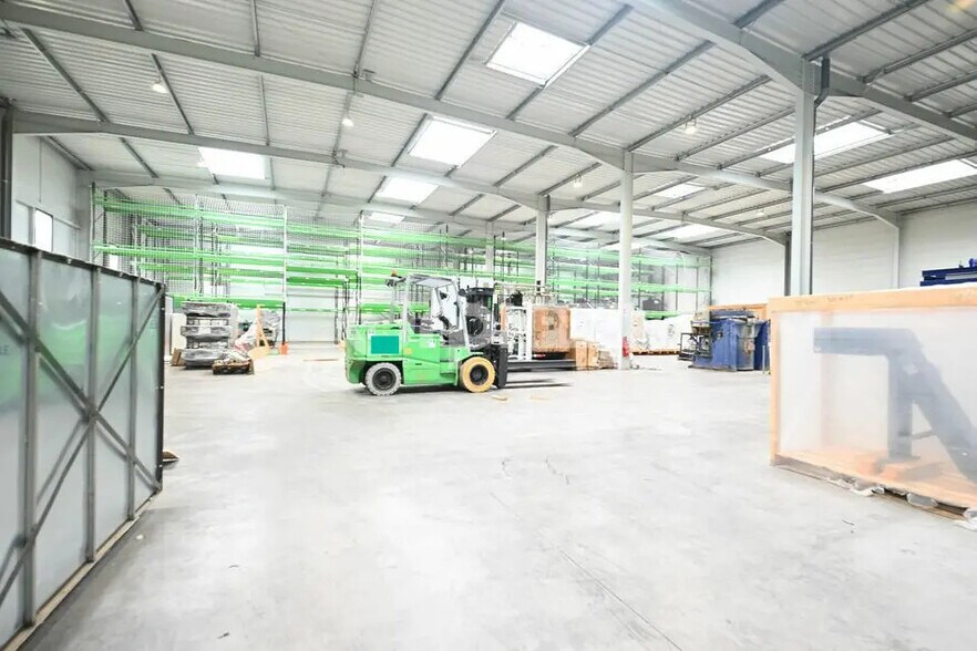 Office in Marennes for lease - Building Photo - Image 1 of 12