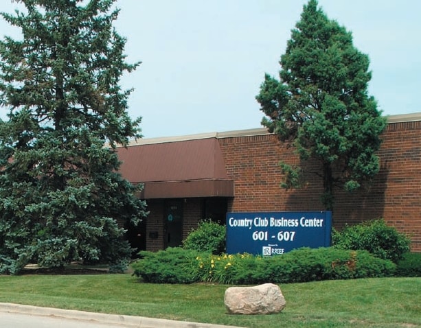 601 Country Club Dr, Bensenville, IL for lease - Building Photo - Image 2 of 4