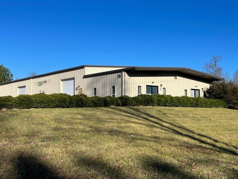 744 E F Cottrell, Louisburg, NC for lease - Primary Photo - Image 1 of 7