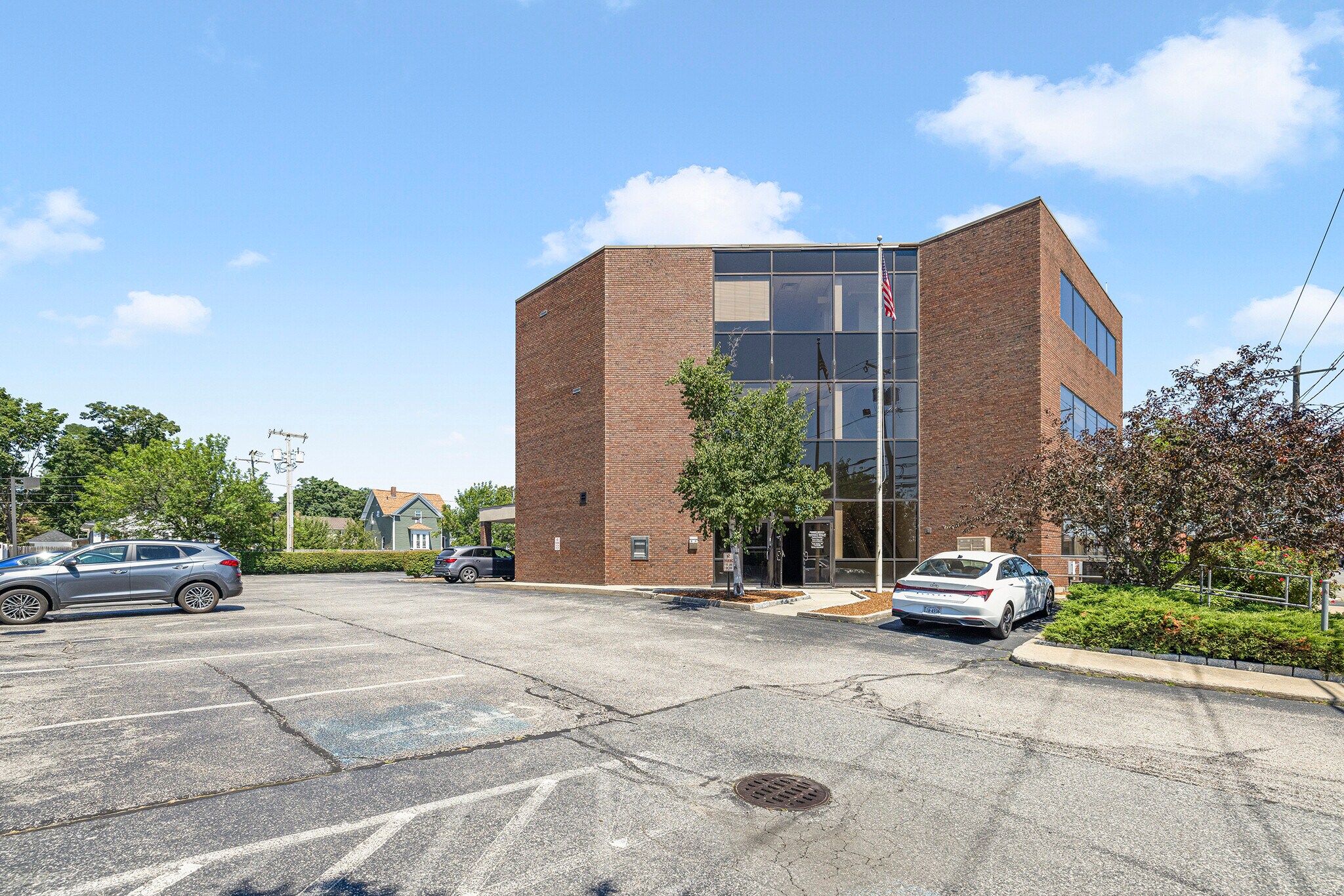 999 S Broadway, East Providence, RI à louer Photo du bâtiment- Image 1 de 32