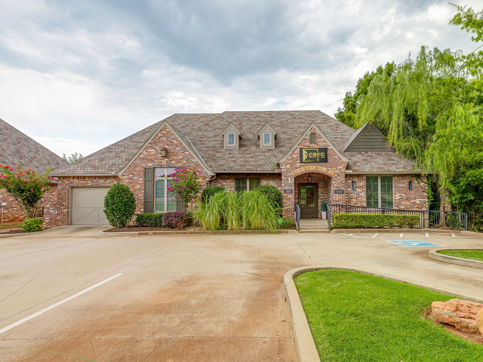 2232 Bridgeview Blvd, Edmond, OK à louer Photo du bâtiment- Image 1 de 29