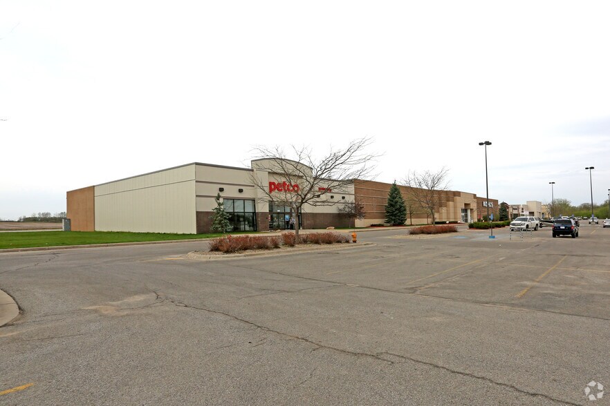Willow Creek Crossing portefeuille de 6 propriétés à vendre sur LoopNet.ca - Photo principale - Image 3 de 8
