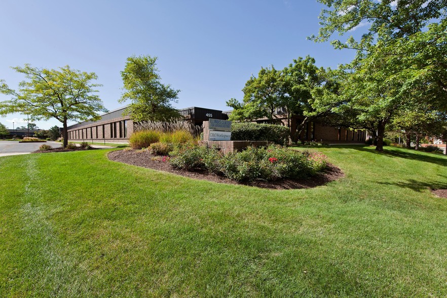 455 Eisenhower Ln S, Lombard, IL for sale - Primary Photo - Image 1 of 5