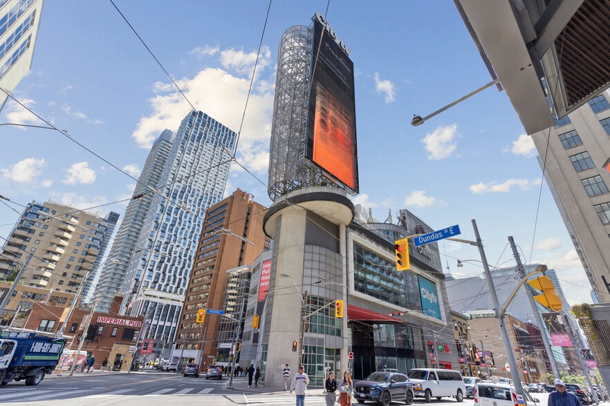 33 Dundas St E, Toronto, ON à vendre - Photo du bâtiment - Image 2 de 14
