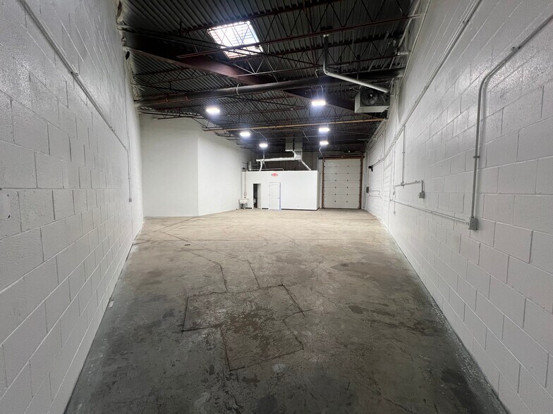 858-889 N Central Ave, Wood Dale, IL à louer - Photo intérieure - Image 3 de 9