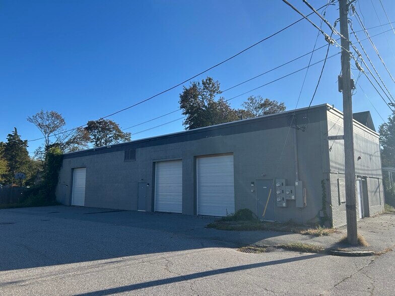 262 Washington St, Warwick, RI à vendre - Photo du bâtiment - Image 1 de 8