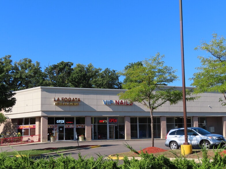 115-237 Irving Park Rd, Streamwood, IL for lease - Building Photo - Image 2 of 5