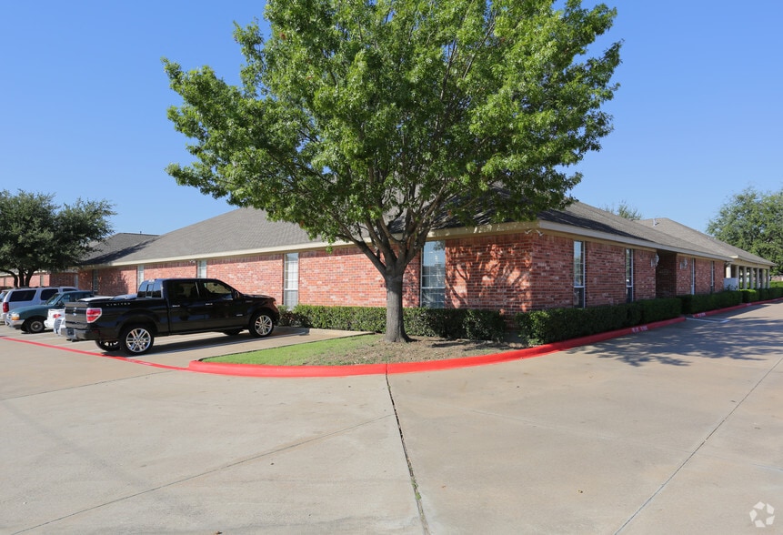 105 Kathryn Dr, Lewisville, TX à vendre - Photo principale - Image 1 de 4