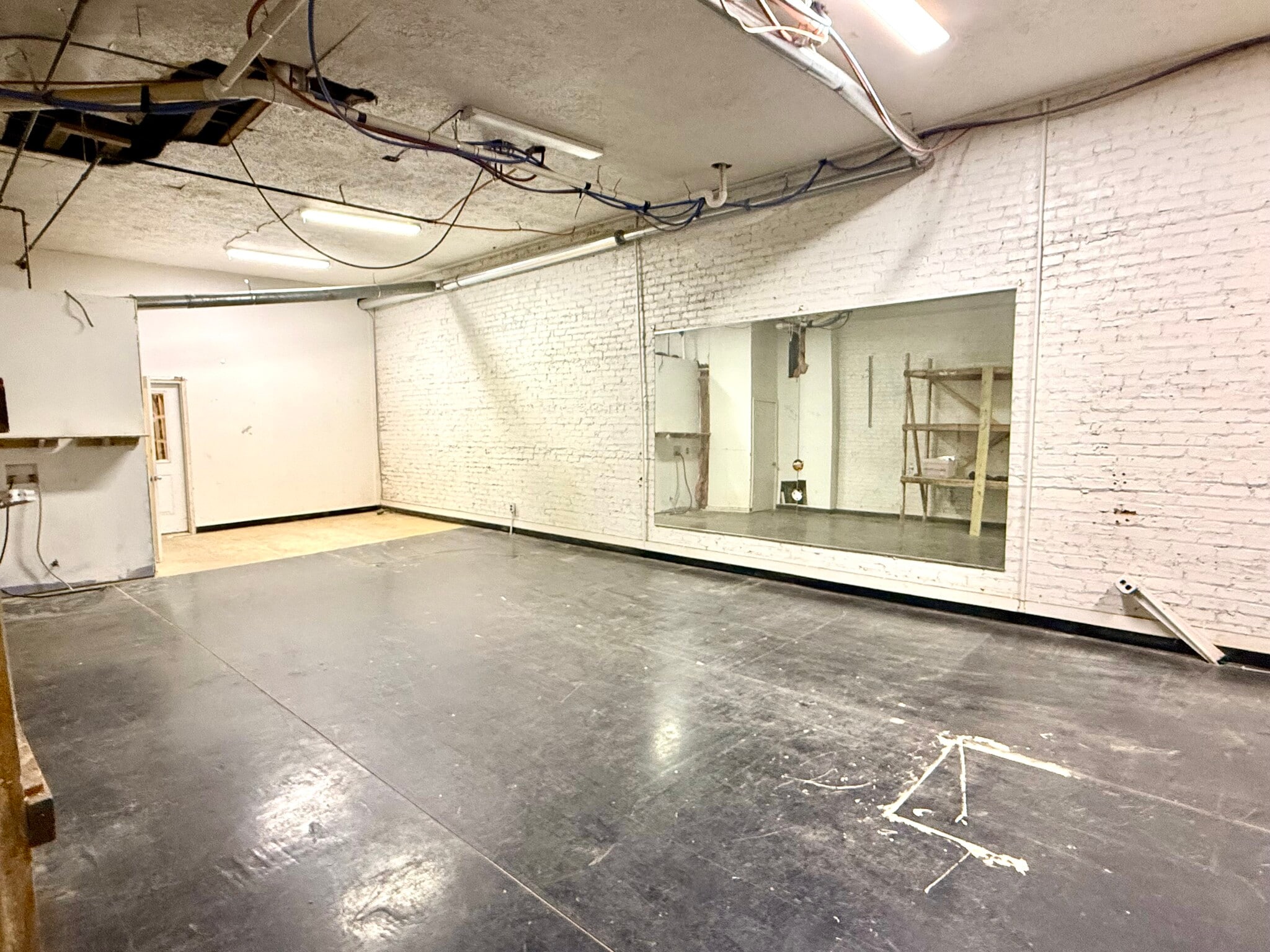 217 E Main St, Clinton, IL for lease Interior Photo- Image 1 of 7