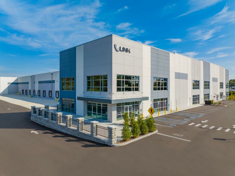 60 Motor Pky, Commack, NY for lease - Building Photo - Image 1 of 21