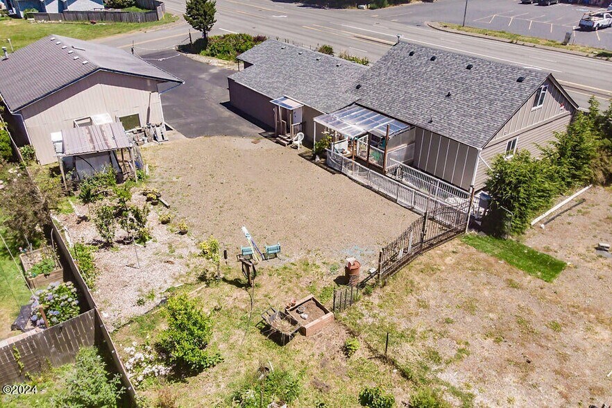 20 Willow St, Depoe Bay, OR à vendre - Photo du bâtiment - Image 2 de 43