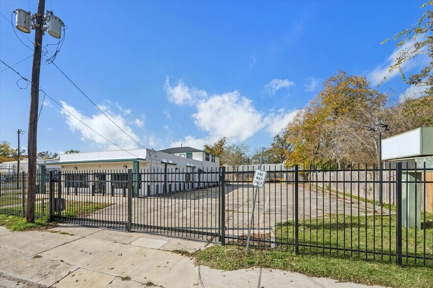 4901 Yale St, Houston, TX à vendre - Photo du bâtiment - Image 2 de 35