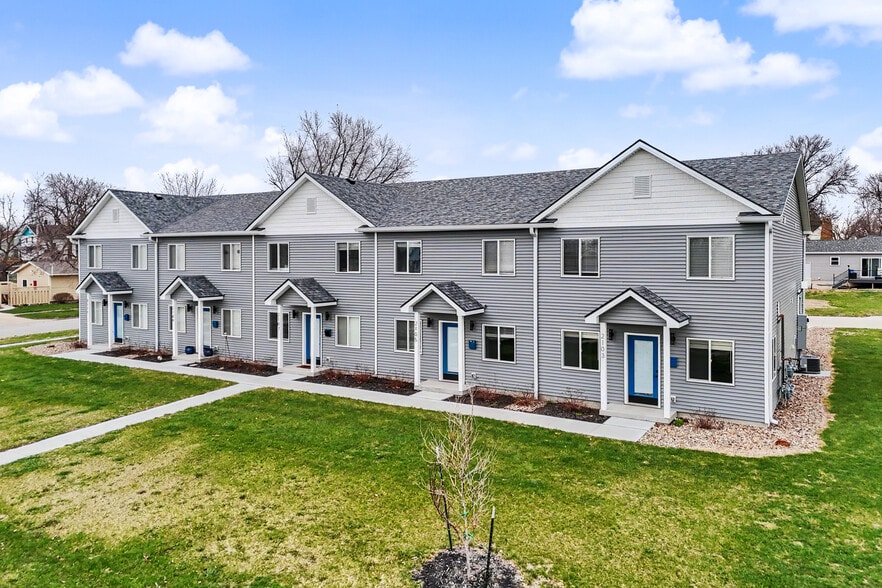 2103 Willis Ave, Perry, IA for sale - Building Photo - Image 1 of 11