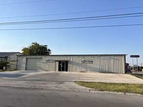 118 Trade Center Dr, New Braunfels, TX for lease Building Photo- Image 1 of 12