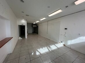 3030-3036 NW 7th Ave, Miami, FL for lease Interior Photo- Image 2 of 9