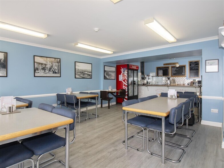 Wickers World, Wick à vendre - Photo du bâtiment - Image 3 de 31