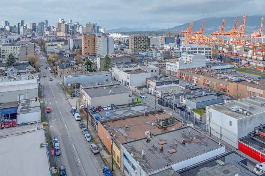 765 E Cordova St, Vancouver, BC à vendre - Aérien - Image 2 de 3