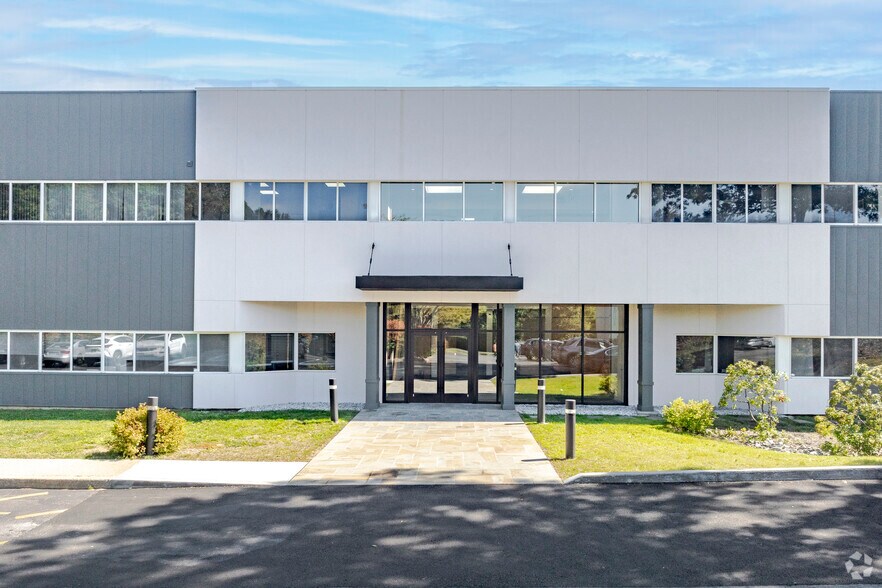 243-247 Route 100, Somers Township, NY à louer - Photo du bâtiment - Image 1 de 27