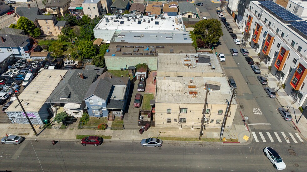 745-751 E 11th St portefeuille de 2 propriétés à vendre sur LoopNet.ca - Photo du bâtiment - Image 2 de 3