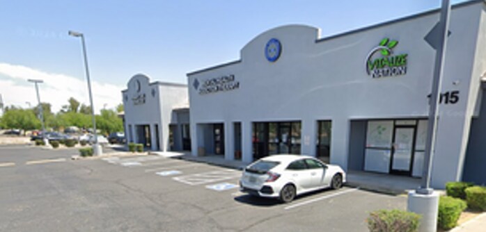 1915 E Chandler Blvd, Chandler, AZ à louer - Photo du bâtiment - Image 2 de 5