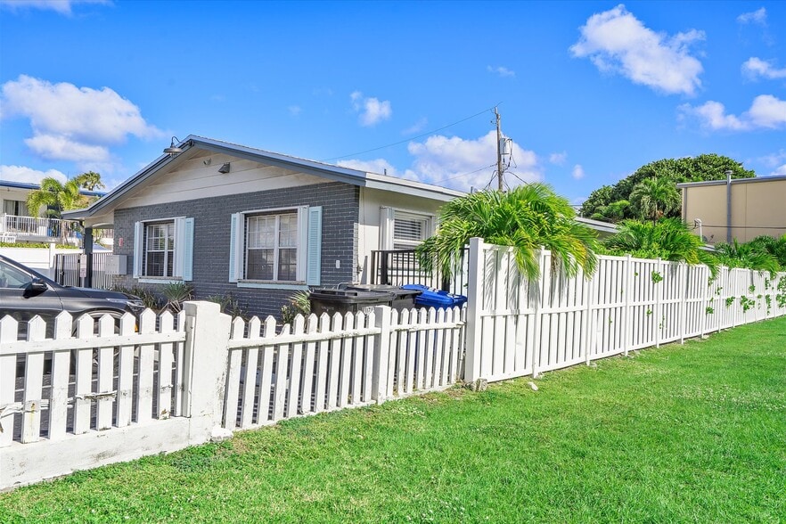 4204 Ocean Dr, Lauderdale By The Sea, FL à vendre - Photo du bâtiment - Image 2 de 19