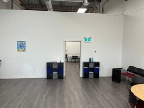 3723B 8 Av SW, Edmonton, AB à louer Photo intérieure- Image 2 de 5