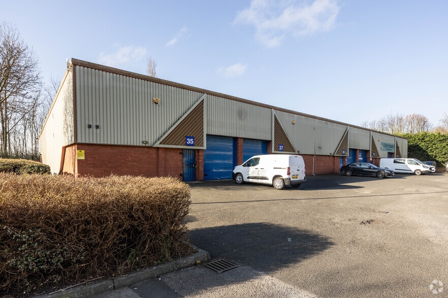 Invincible Dr, Newcastle Upon Tyne for lease - Primary Photo - Image 1 of 2