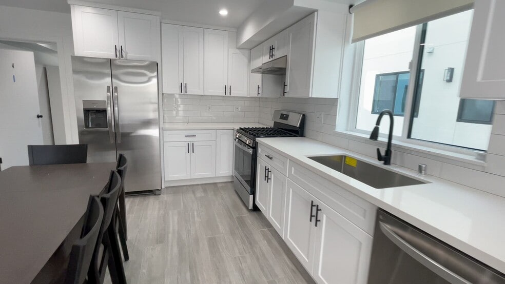 1326 W 35th Pl, Los Angeles, CA for sale - Commercial Listing Video - Image 2 of 20