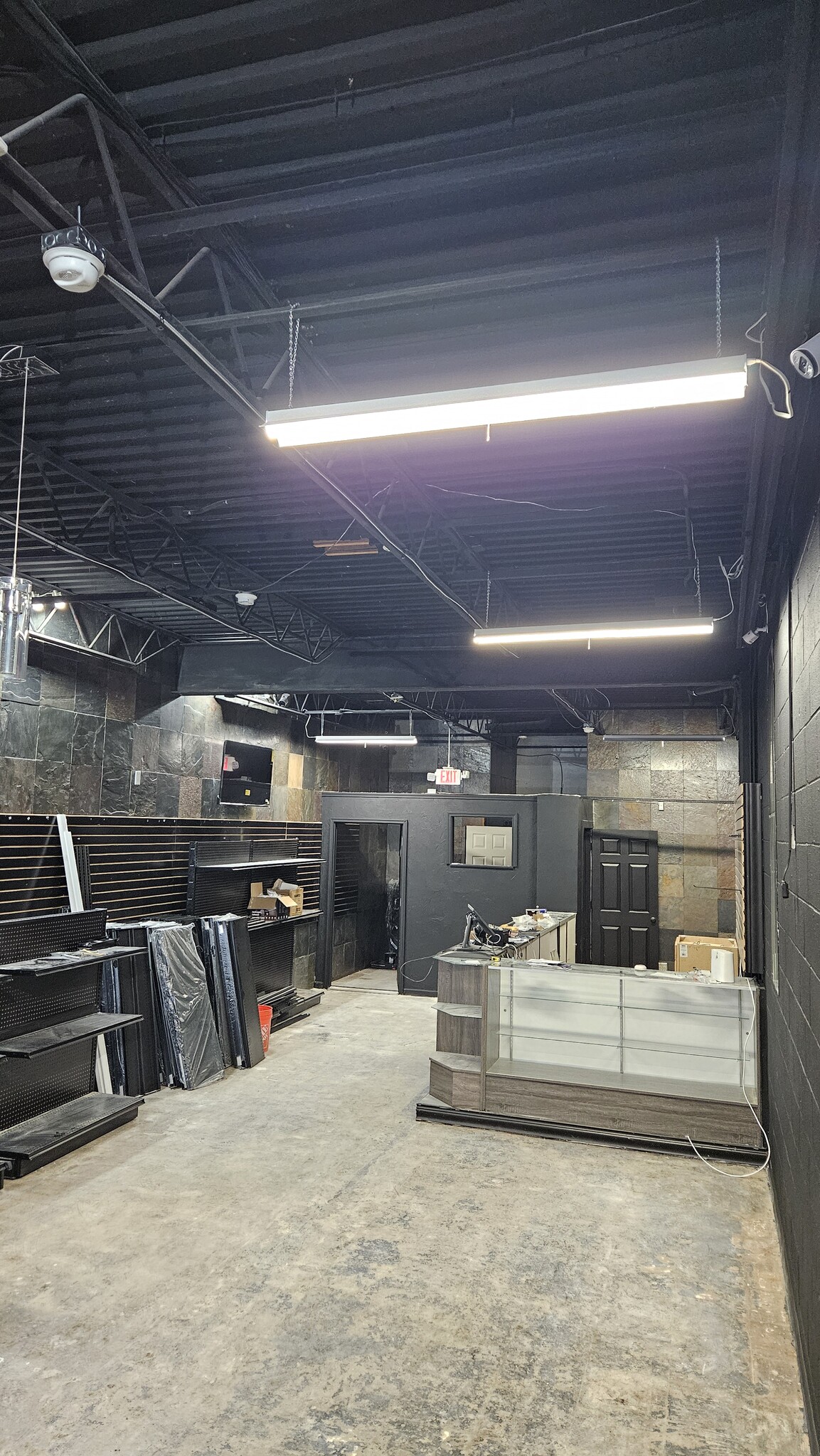 756-758 E 200th St, Cleveland, OH for lease Interior Photo- Image 1 of 3