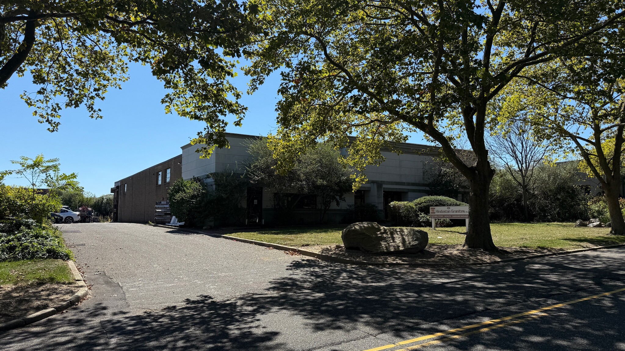 65 Davids Dr, Hauppauge, NY for lease Building Photo- Image 1 of 4