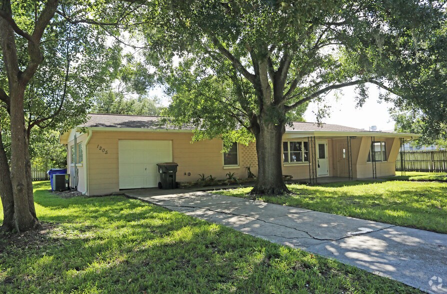 1205 Alabama Ave, Saint Cloud, FL for sale - Primary Photo - Image 1 of 3