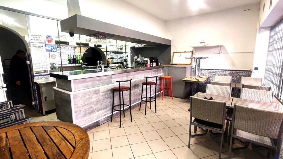 Retail in Nice for sale - Interior Photo - Image 2 of 6