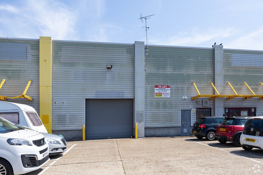 2 Broad Oak Rd, Canterbury à louer - Photo du bâtiment - Image 3 de 3
