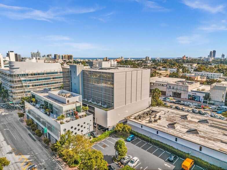 1680 Michigan Ave, Miami Beach, FL à vendre - Photo du bâtiment - Image 3 de 12