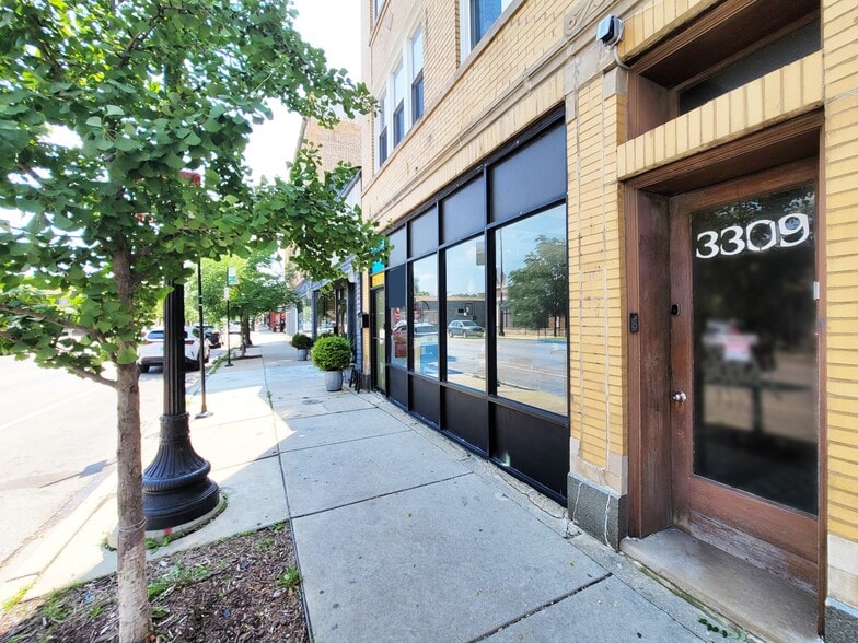3309 W Bryn Mawr Ave, Chicago, IL for lease - Building Photo - Image 2 of 4