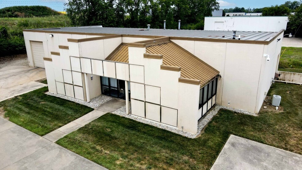 9026 Sutton Pl, Hamilton, OH for sale - Building Photo - Image 1 of 5
