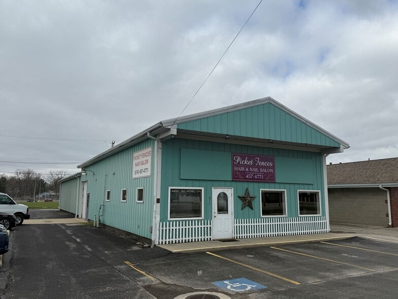 611 S Huntington St, Syracuse, IN for sale - Building Photo - Image 1 of 6