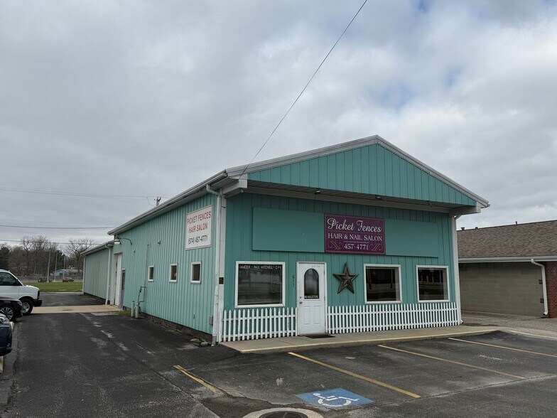 611 S Huntington St, Syracuse, IN à vendre - Photo du bâtiment - Image 1 de 6