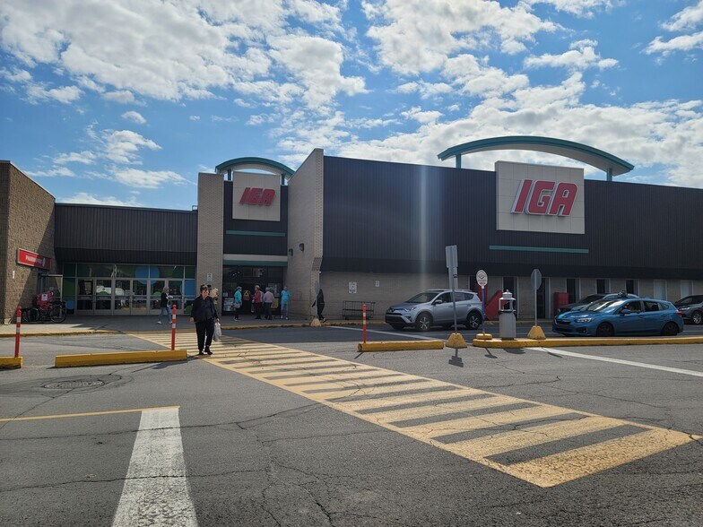 5800 Boul Cavendish, Cote-St-Luc, QC for lease - Building Photo - Image 3 of 18