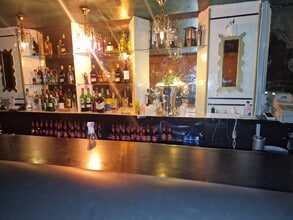 Retail in Barcelona, Barcelona for lease Interior Photo- Image 2 of 7