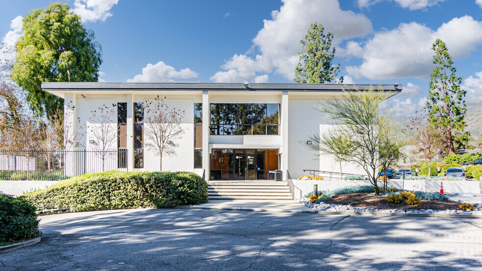 670 N Rosemead Blvd, Pasadena, CA à vendre - Photo du bâtiment - Image 2 de 20